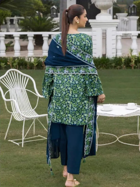 Gul Ahmed Winter Essentials Khaddar Collection 2025 (K-52004)