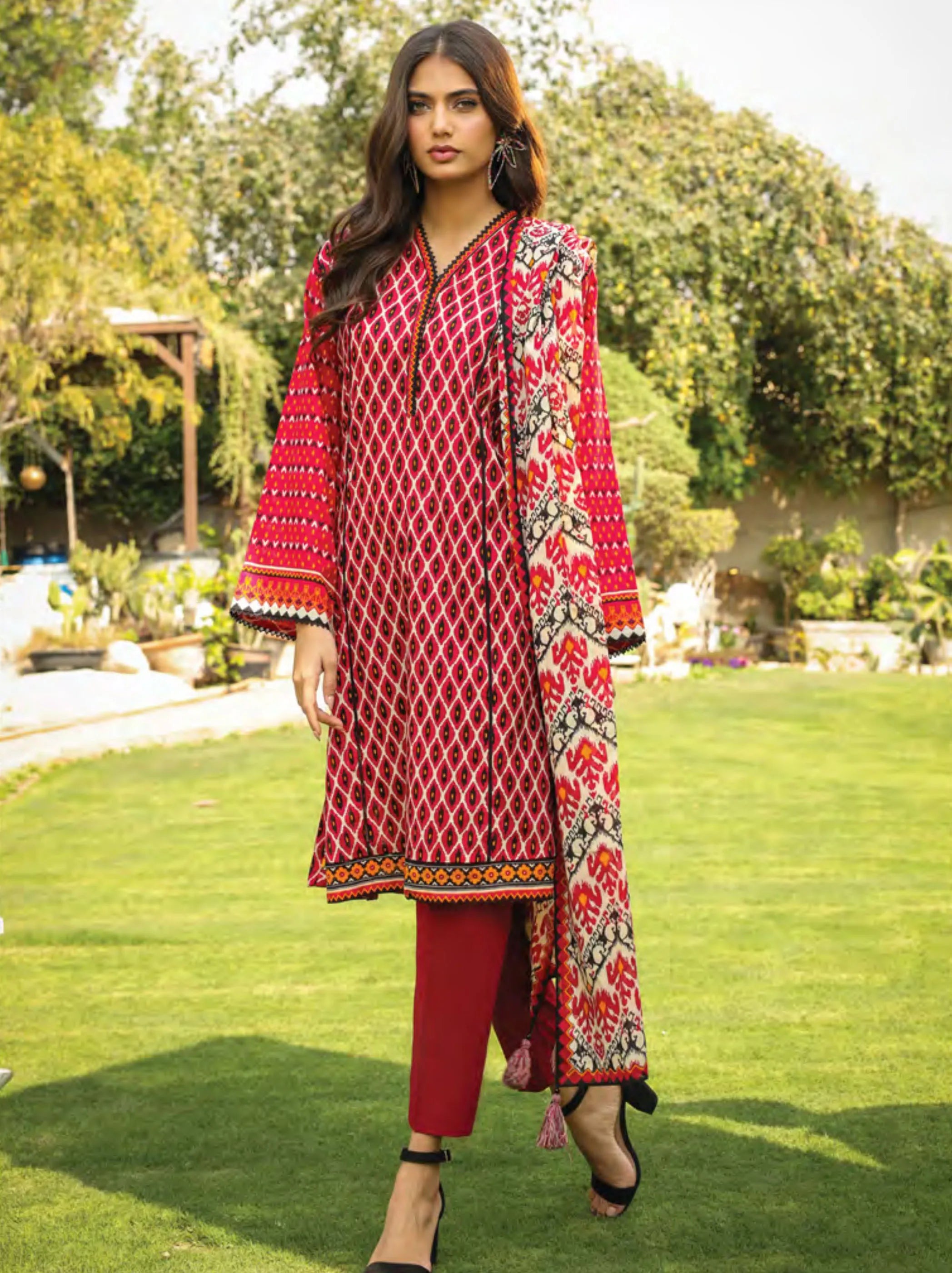 Komal Printed Lawn Collection 2024 By Lakhany (LG-SR-0176-A)