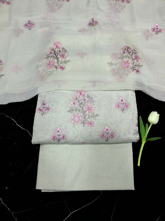 Elegance Embroidered Karandi Edit25 Vol-25DK03 (25DK03-01)