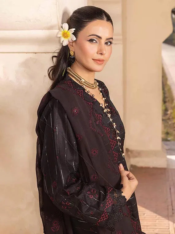 Komal Luxury Lawn Collection 2025 By Riaz Arts (D-05)