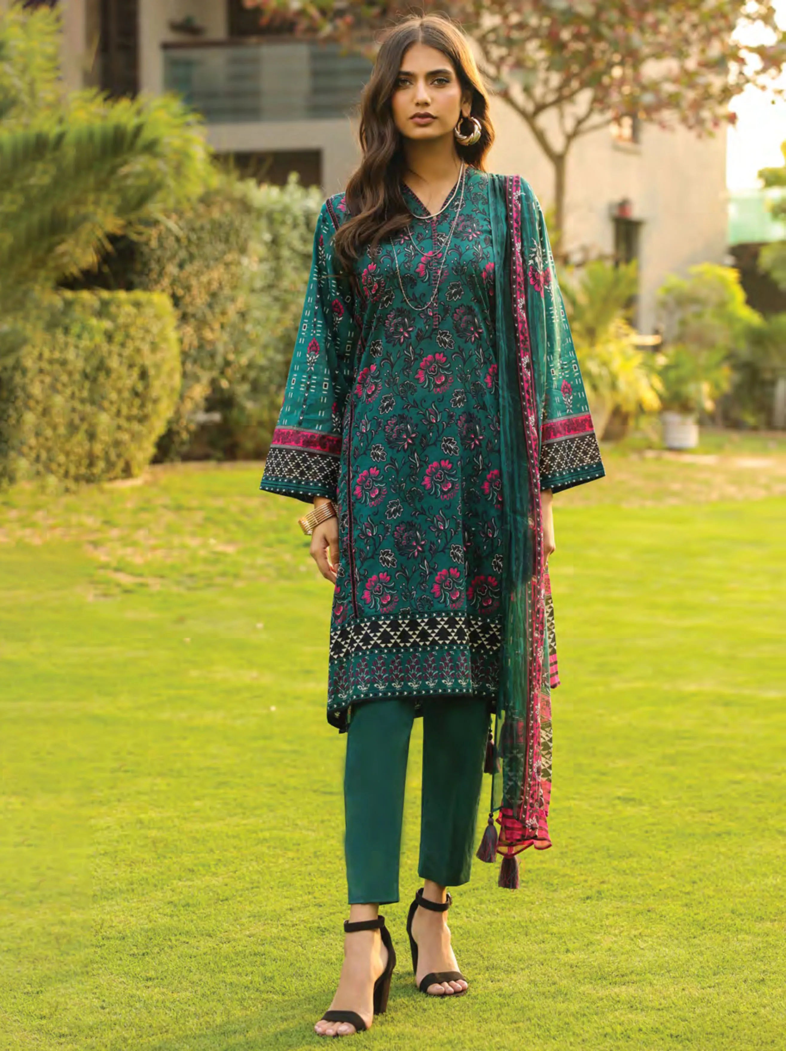 Komal Printed Lawn Collection 2024 By Lakhany (LG-AM-0088-A)