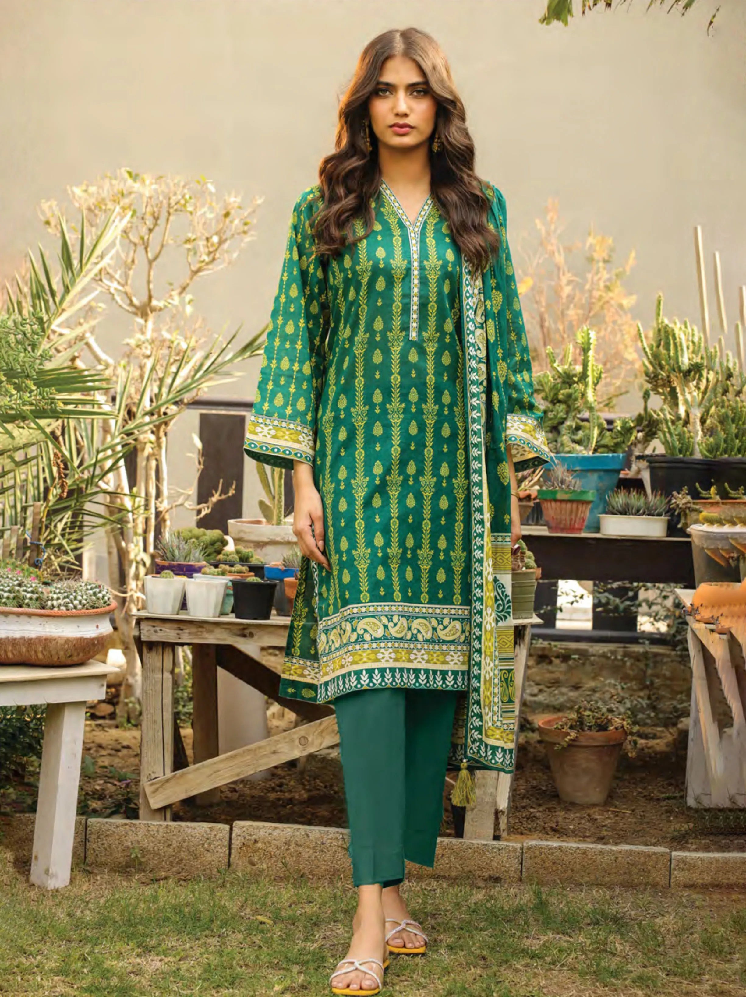 Komal Printed Lawn Collection 2024 By Lakhany (LG-IZ-0103-B)
