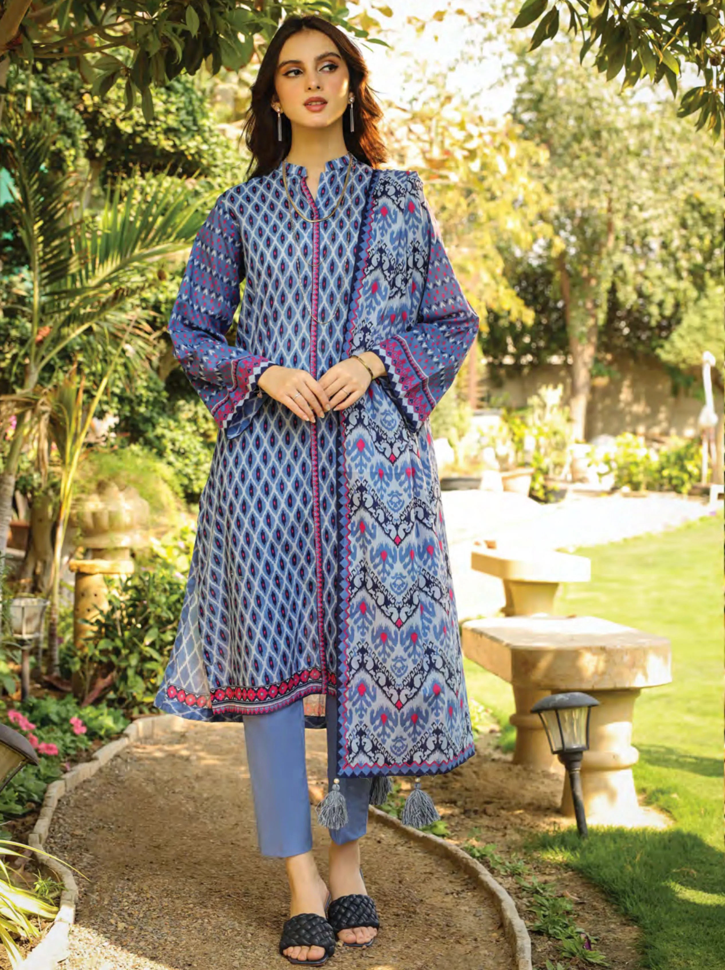 Komal Printed Lawn Collection 2024 By Lakhany (LG-SR-0176-B)
