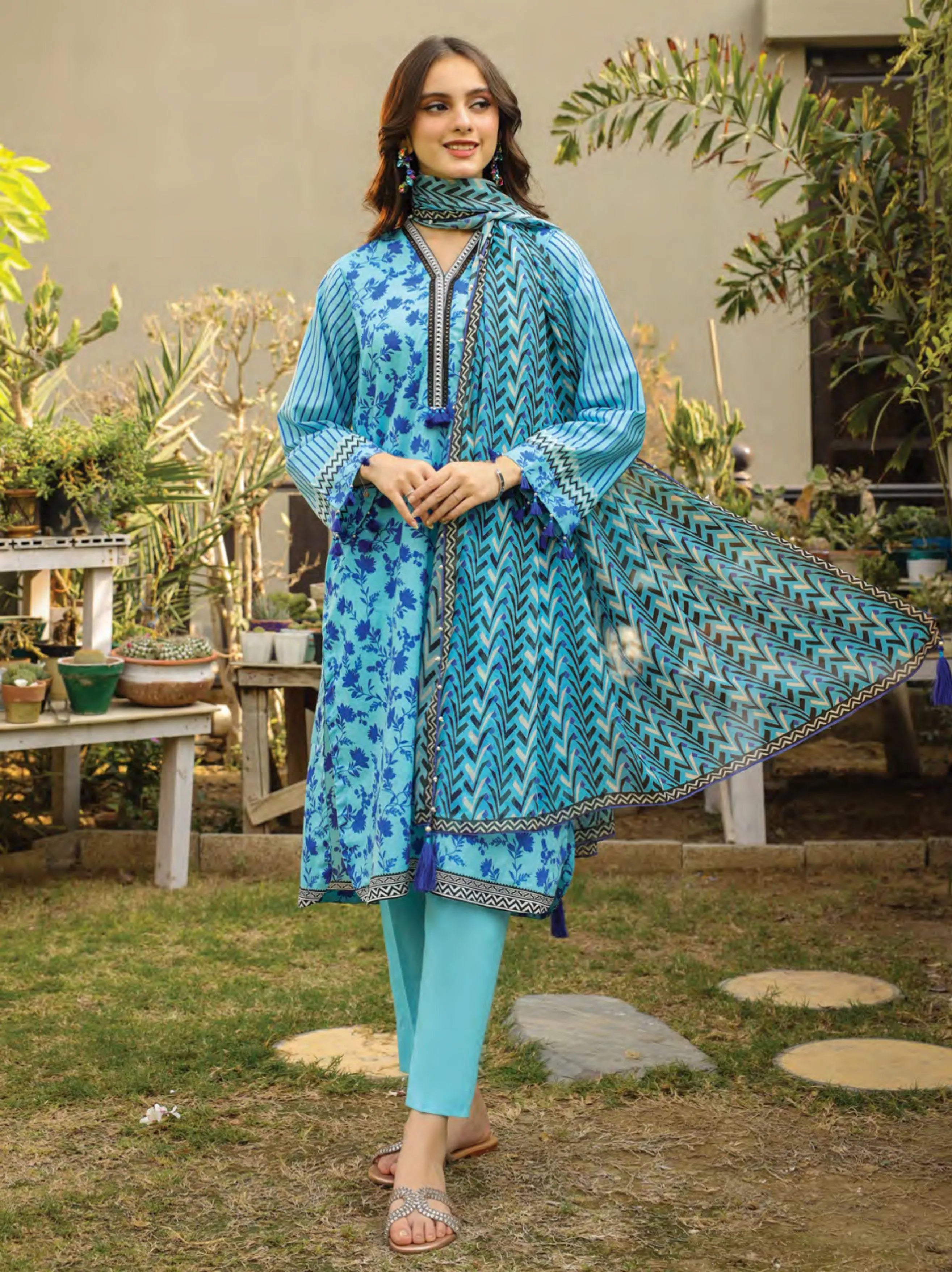 Komal Printed Lawn Collection 2024 By Lakhany (LG-SR-147-B)