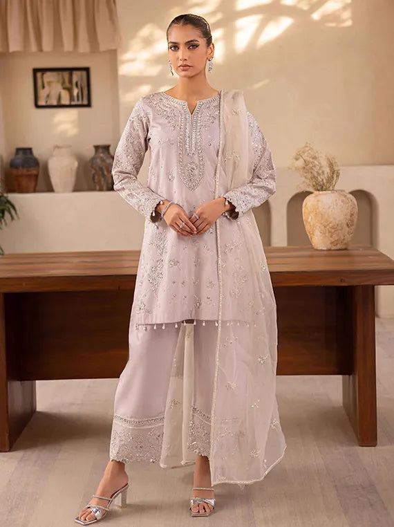 Noore Festive Collection 2025 by Emaan Adeel (06-Yalina)