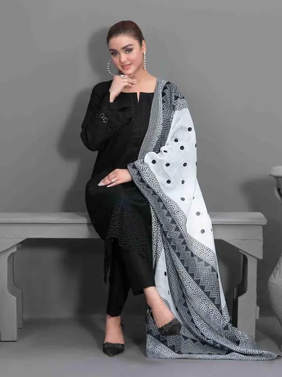 Siyah Embroidered Schiffli Lawn Collection 2024 (D-3572)
