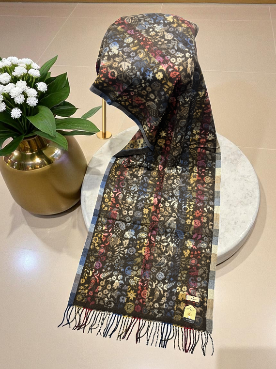 Snowy Days Check Wool Staller Edit25 (25ST27-03)