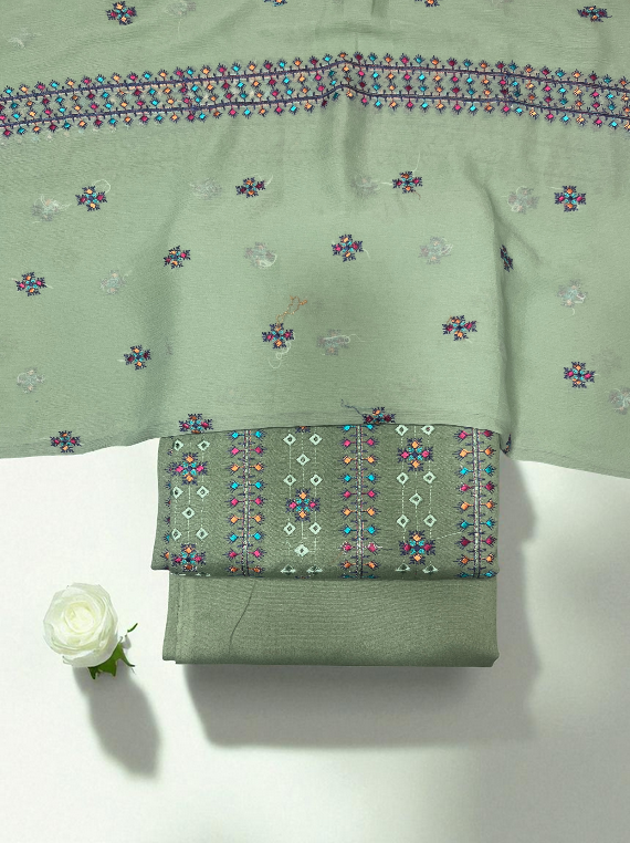 Warm And Graceful Embroidered Karandi Edit25 (CB17-02)