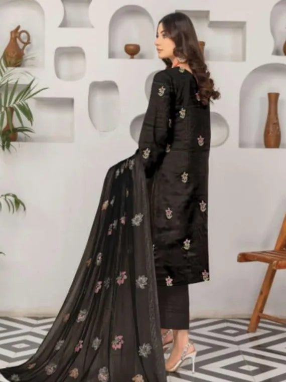 Zouq Embroidered Summer Lawn Collection 2025 (D-04)